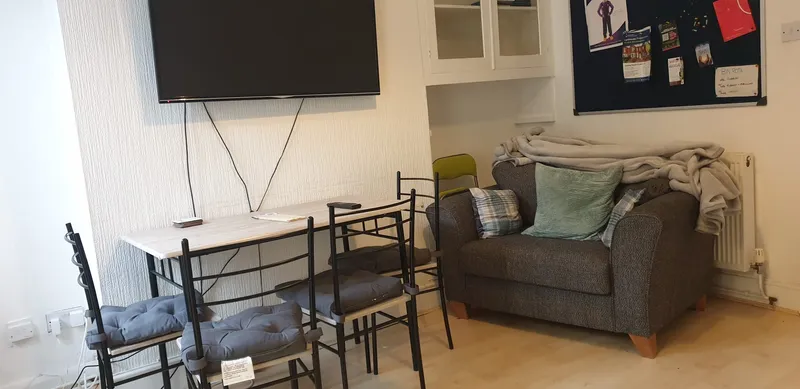 Modern 5 Bed Terraced House // JUL 2026 - Image 2